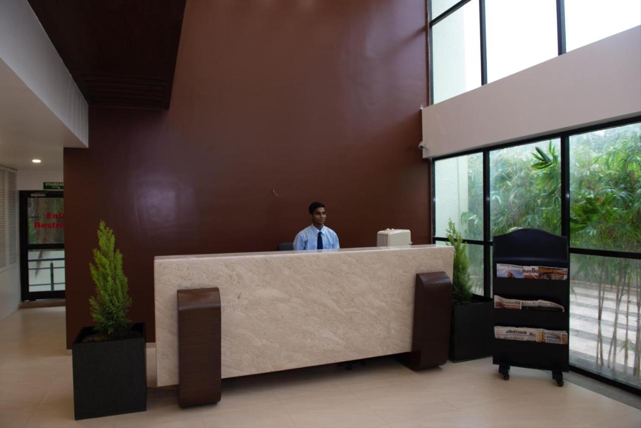 Monarch Montvert Pune Luaran gambar