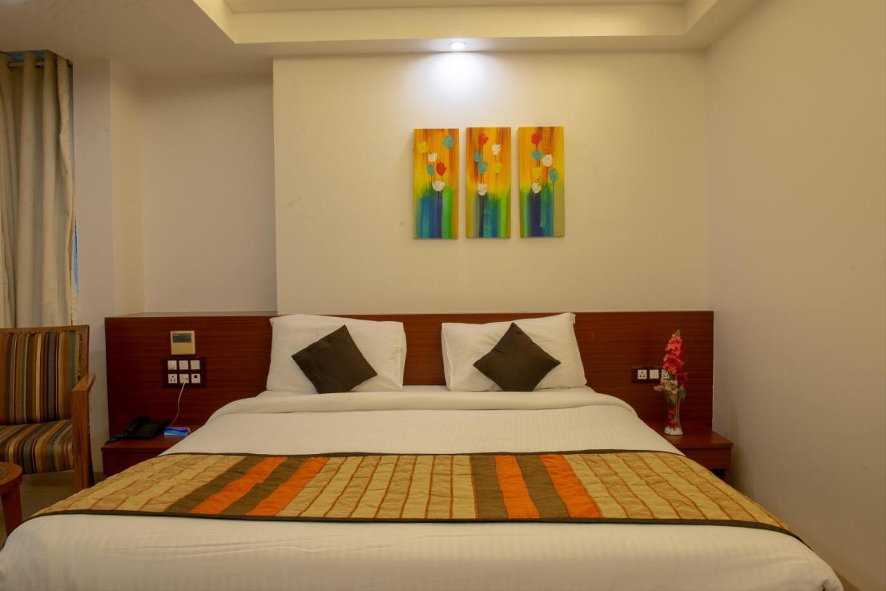 Monarch Montvert Pune Luaran gambar