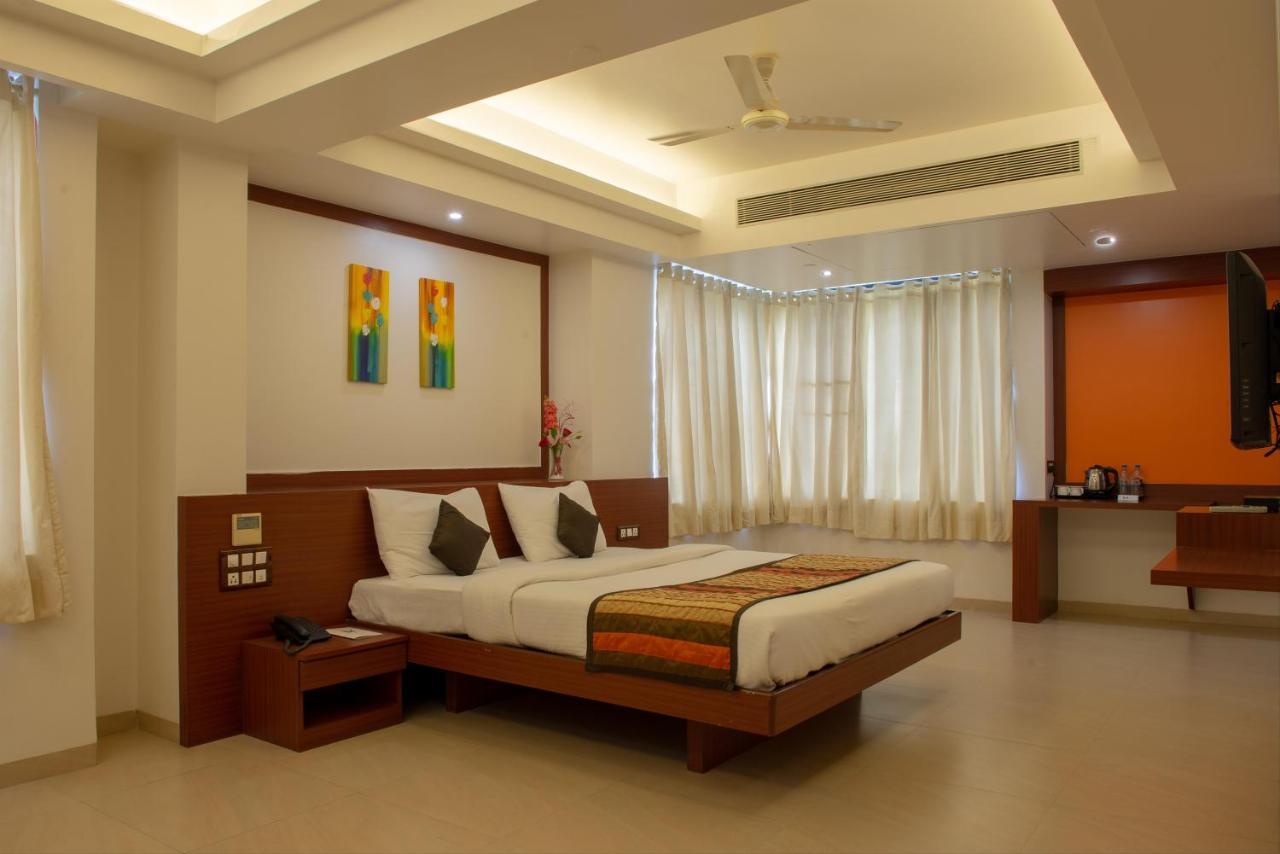Monarch Montvert Pune Luaran gambar