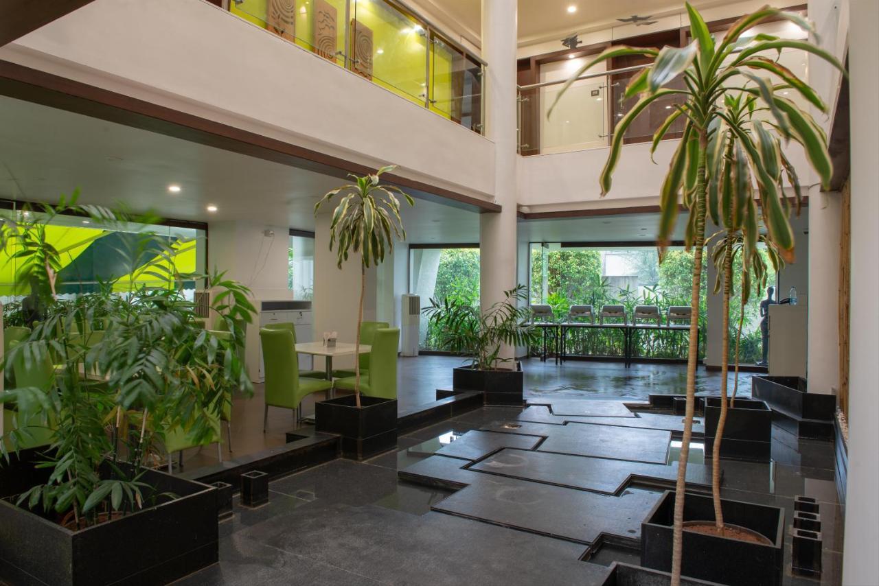 Monarch Montvert Pune Luaran gambar