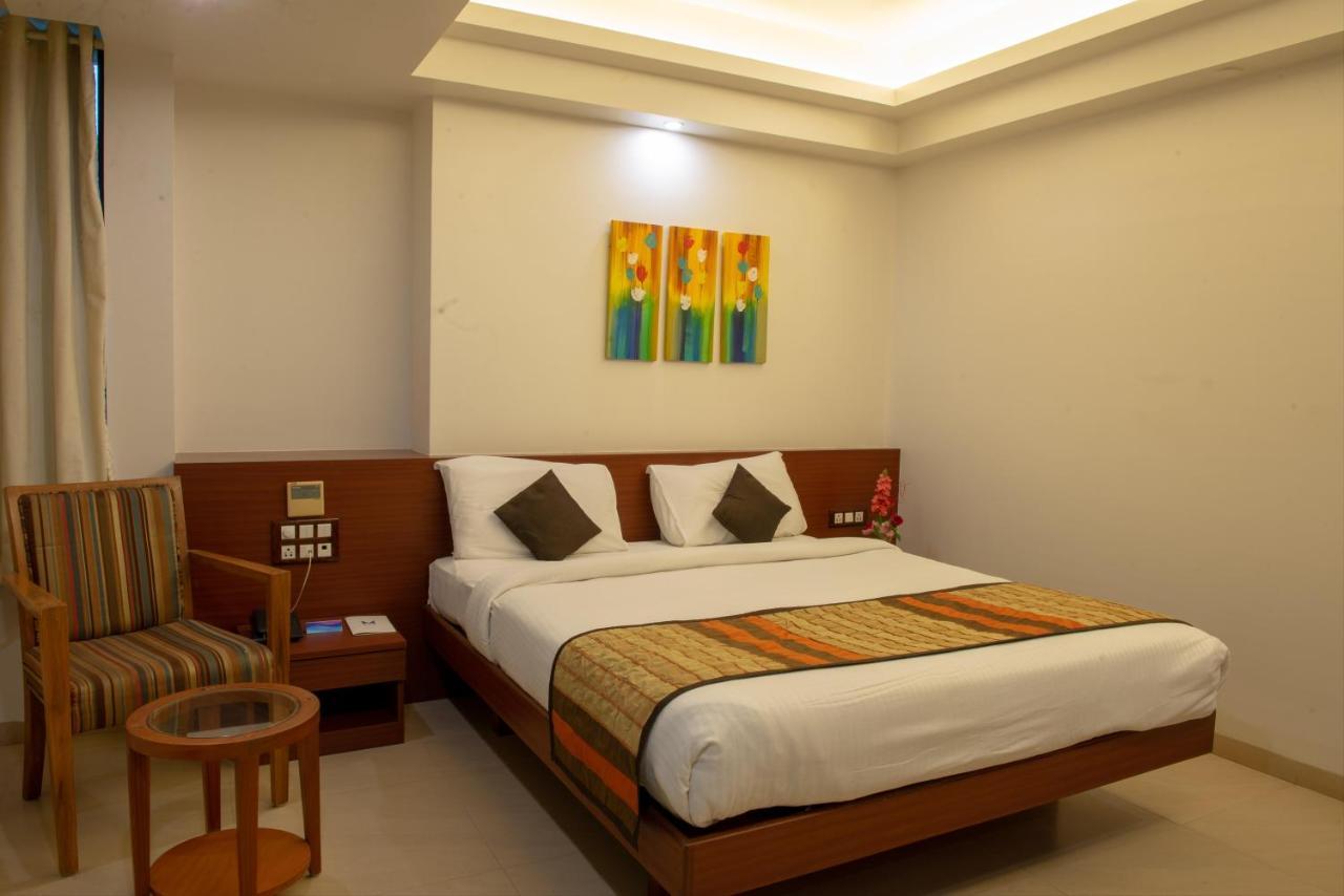 Monarch Montvert Pune Luaran gambar