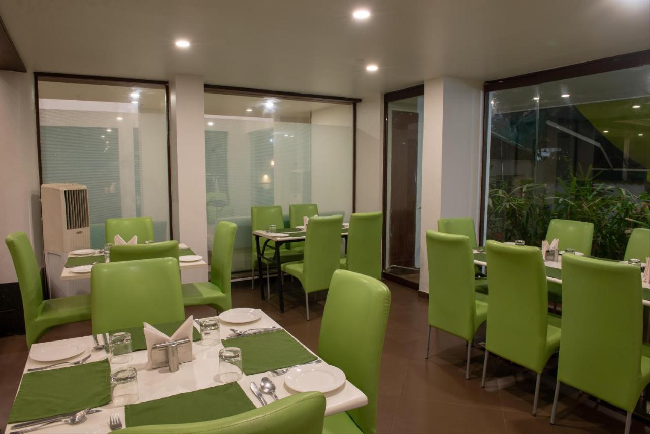 Monarch Montvert Pune Luaran gambar