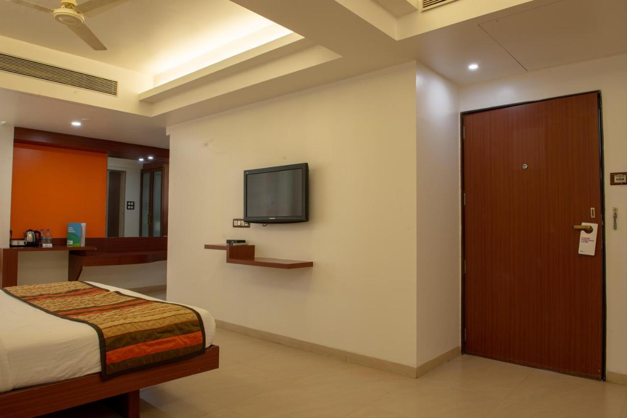 Monarch Montvert Pune Luaran gambar